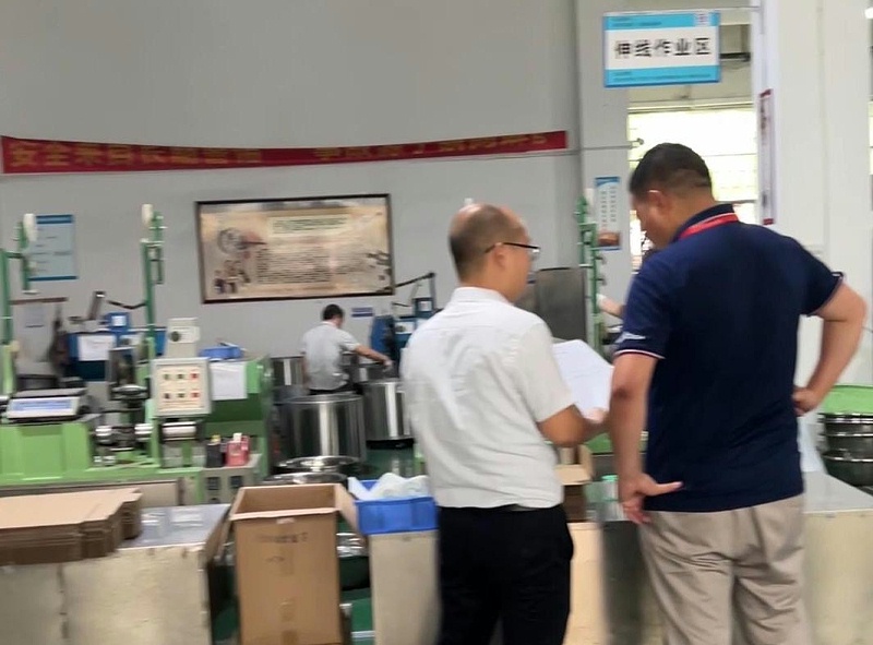 深入焊錫絲生產(chǎn)線